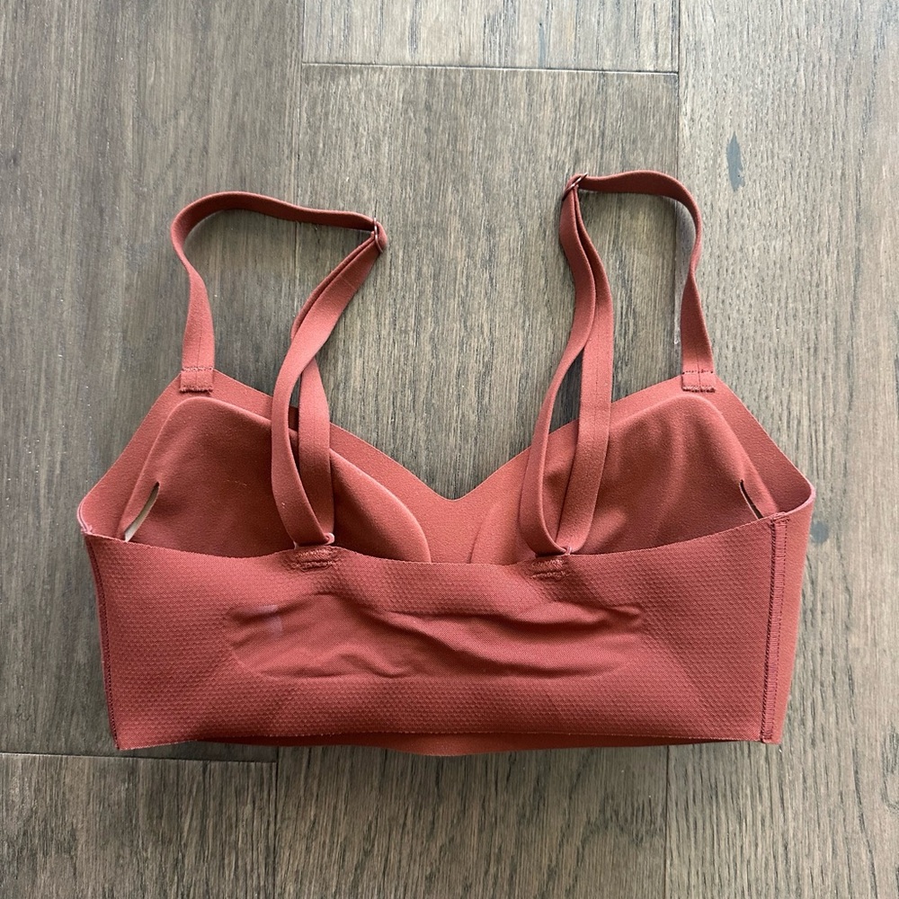 Athleta Ritual Adjustable Bra - Picture 2 of 3